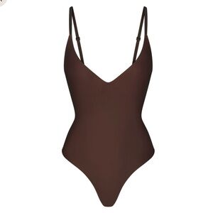 NWT SKIMS Push-Up Thong Bodysuit Size M Color Cocoa. Sold out everywhere!